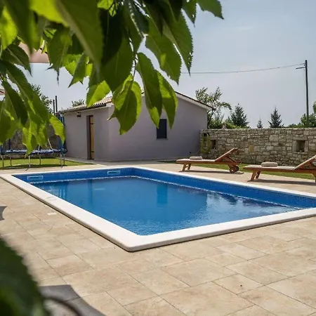 Villa Beautiful, Modern Flegar With A Private Pool Bokordici