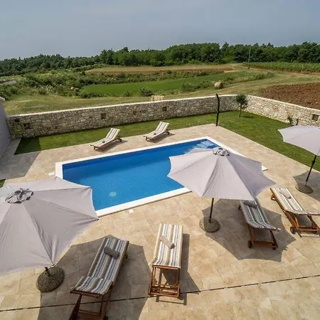 Beautiful, Modern Flegar With A Private Pool Villa