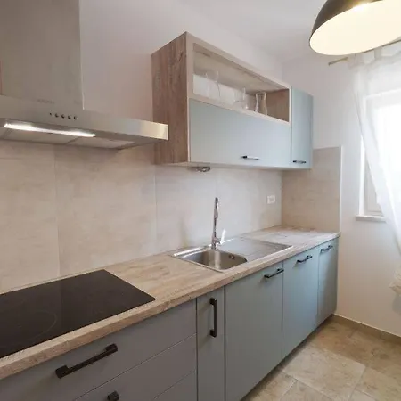 Beautiful, Modern Flegar With A Private Pool *