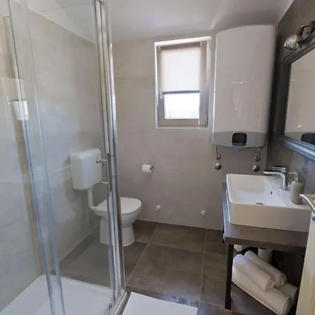 Beautiful, Modern Flegar With A Private Pool *
