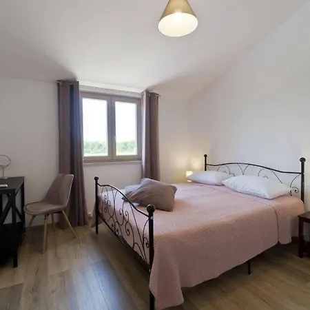 Beautiful, Modern Flegar With A Private Pool *