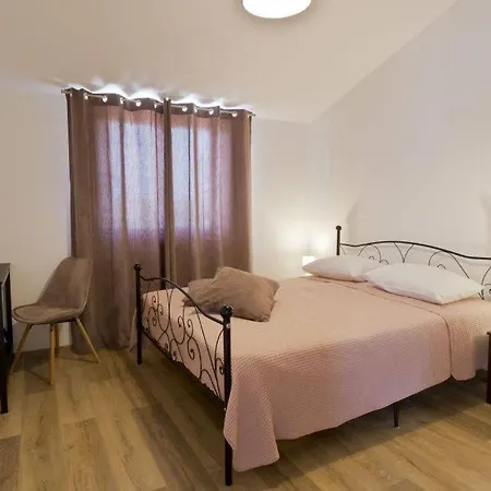 Beautiful, Modern Flegar With A Private Pool * Bokordici