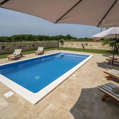 Beautiful, Modern Flegar With A Private Pool * Bokordici