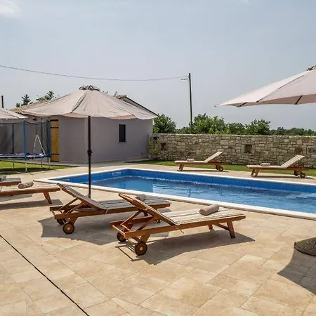 Beautiful, Modern Flegar With A Private Pool Villa Bokordici