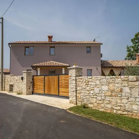Beautiful, Modern Flegar With A Private Pool * Bokordici