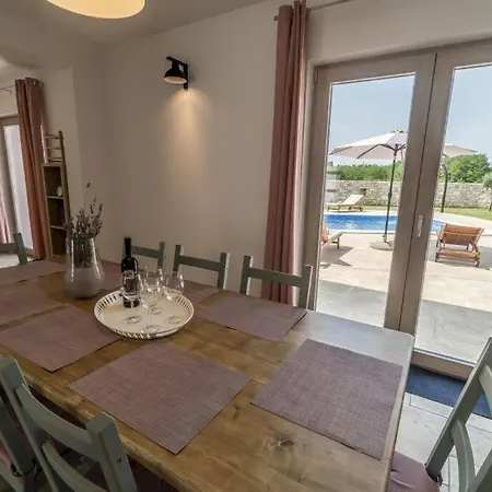 Villa Beautiful, Modern Flegar With A Private Pool Bokordici