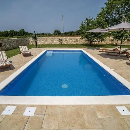 Beautiful, Modern Flegar With A Private Pool Bokordici